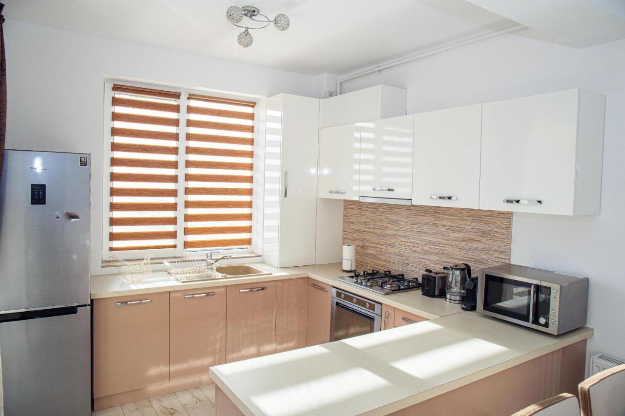 شقة Rîşnov  في Apartament Luxury Irina المظهر الخارجي الصورة
