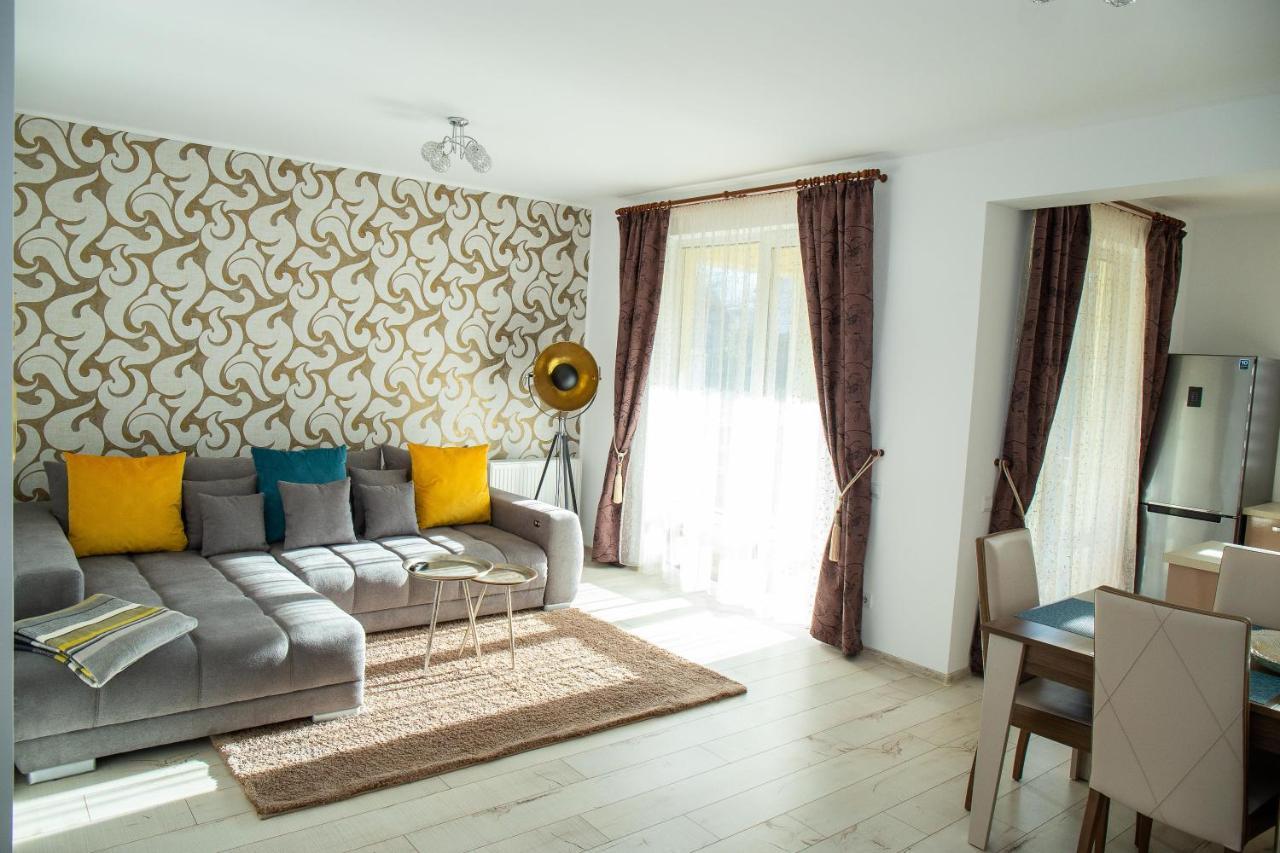 شقة Rîşnov  في Apartament Luxury Irina المظهر الخارجي الصورة