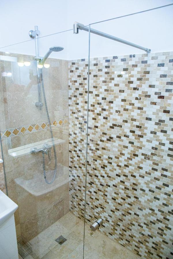 شقة Rîşnov  في Apartament Luxury Irina المظهر الخارجي الصورة
