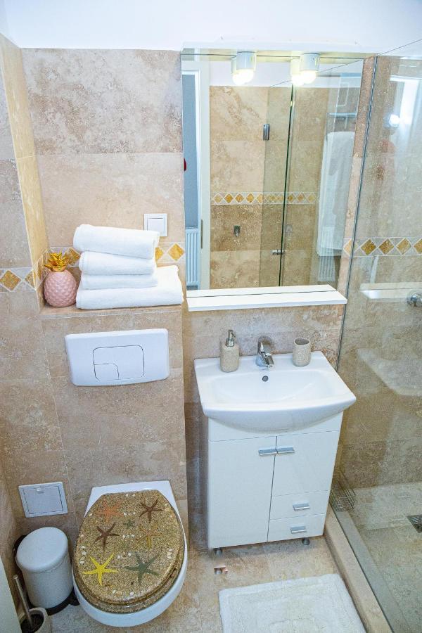 شقة Rîşnov  في Apartament Luxury Irina المظهر الخارجي الصورة
